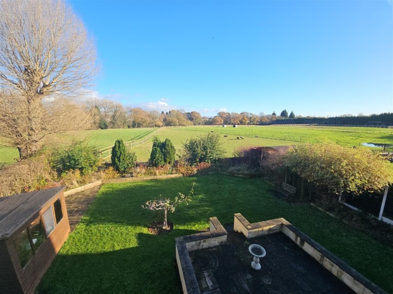 Pasturefield Road, Peel Hall