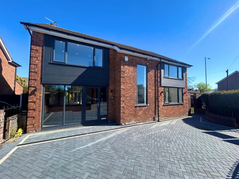 East Avenue, Heald Green