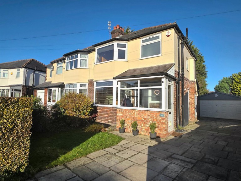 The Oval, Heald Green