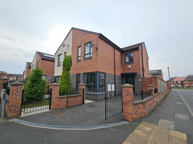 Heartwood Road, Newall Green