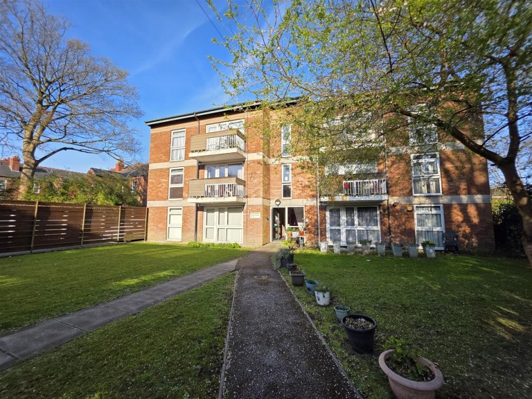 Brooklyn Place, Cheadle