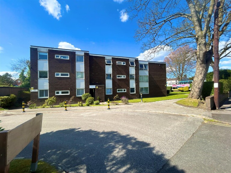 Oakwood Avenue, Gatley