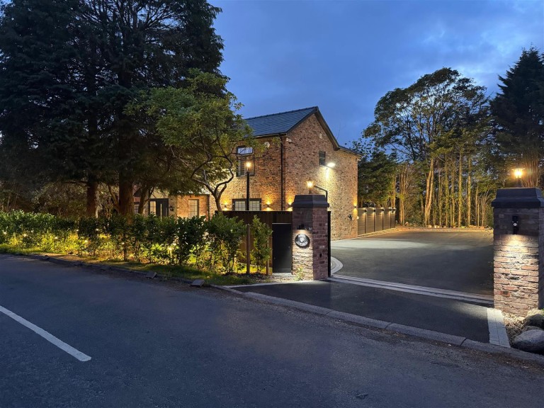 Holly Lane, Styal