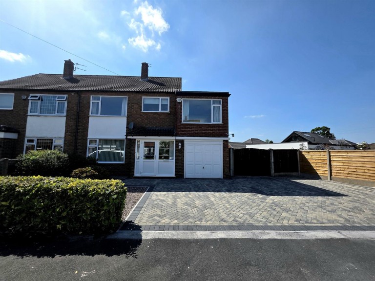 Bruntwood Avenue, Heald Green