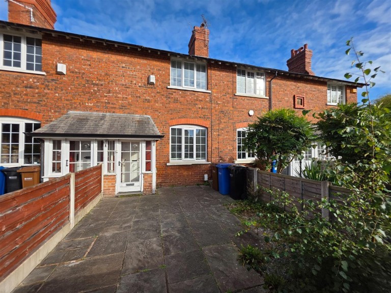 Wilmslow Road, Heald Green