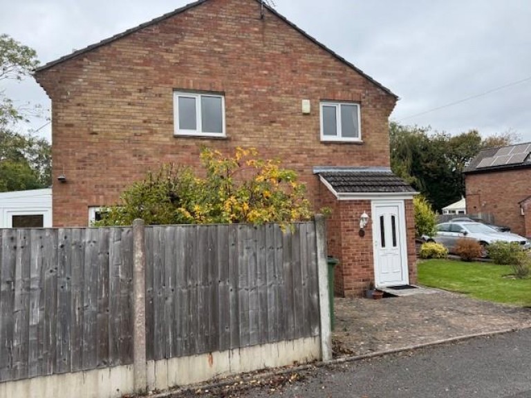 Longfield Avenue, Heald Green