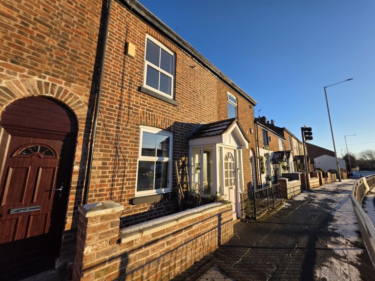 Wilmslow Road, Heald Green